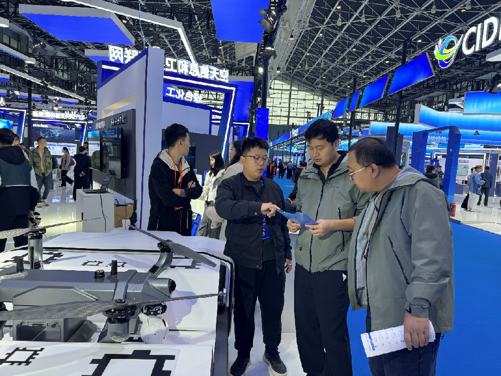 信驰应急副总经理李申参观2025中国国际数字经济博览会 共探国防动员产业数字化新机遇